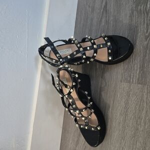 Steven Madden Black Gladiator High Olatform Sandals with Studded Straps